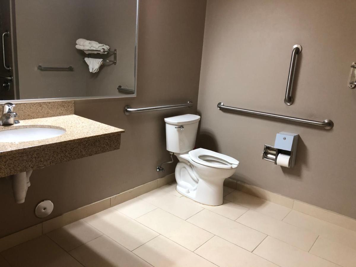 蒙默思汇合站红地毯旅店及套房酒店 Monmouth Junction 外观 照片